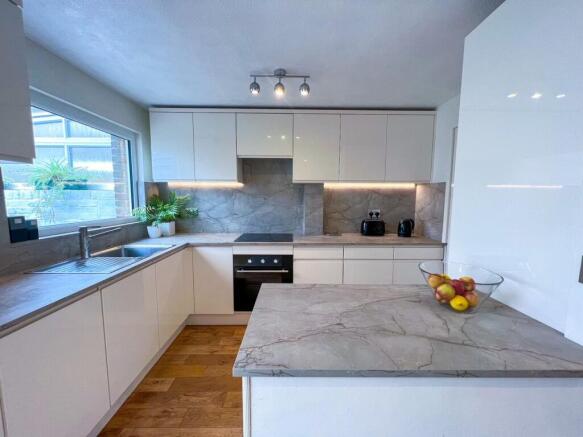 Thames Meadow, West Molesey, West Molesey, KT8 photo 4