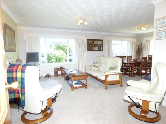 Lounge/Dining Room