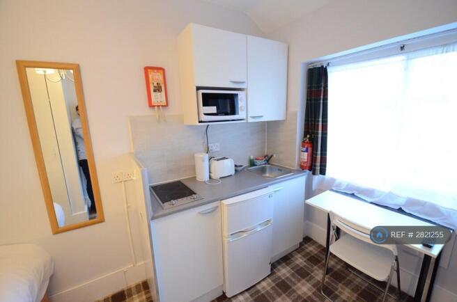 Short/Long Term Private Studio With Shared Toilet