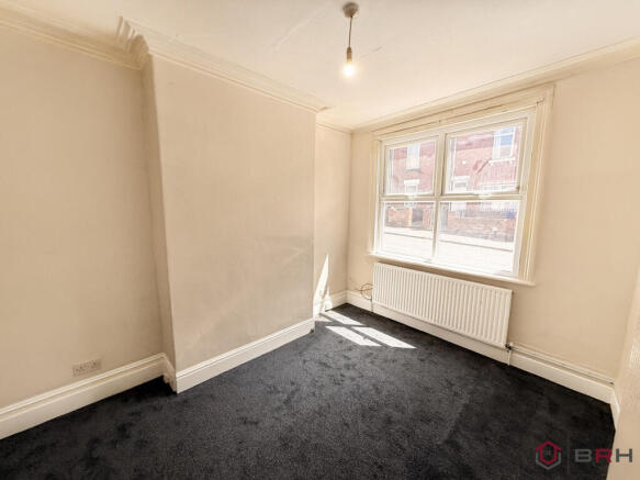 2 bed Terraced to rent Image 5