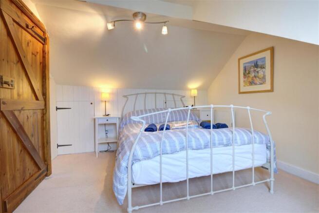Bedroom 1.jpg