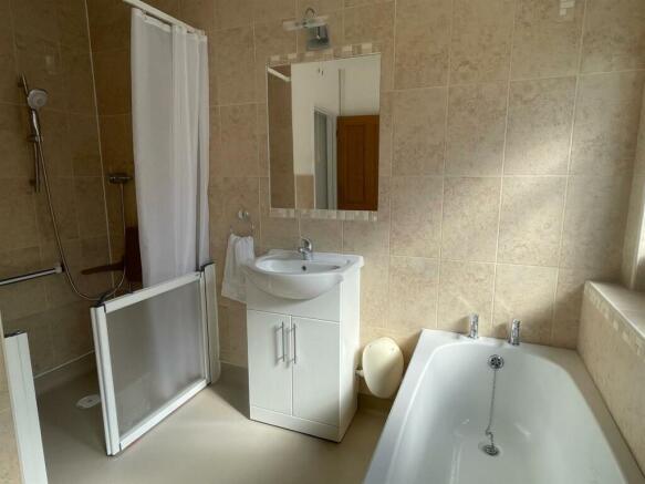 Bathroom1.jpg