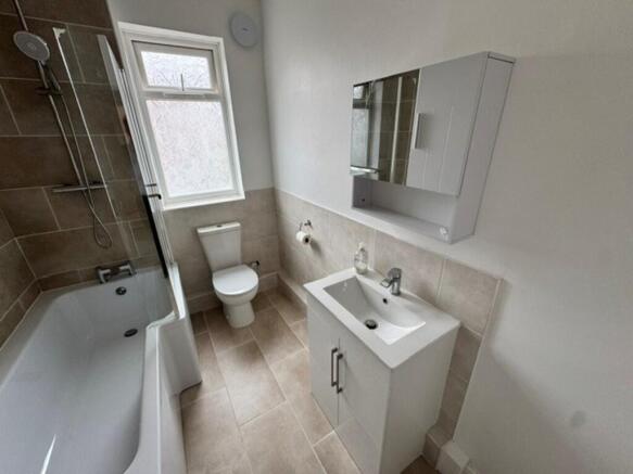 2 bed Terraced to rent Image 8