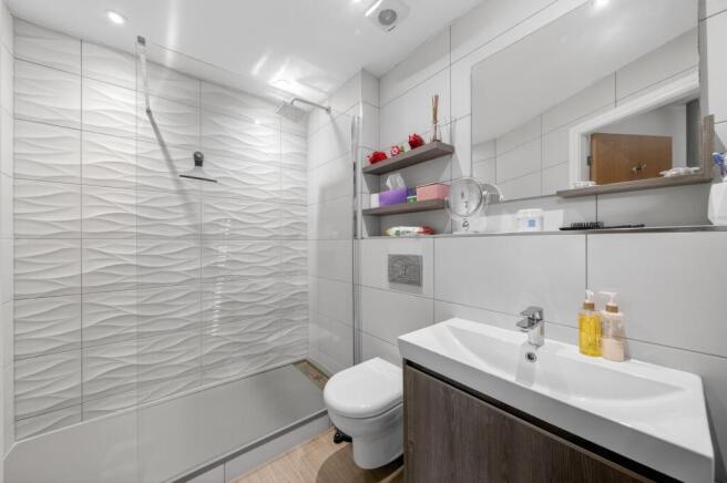 2 bed Apartment for sale Image 11