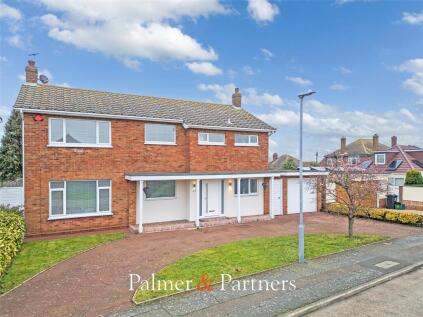 Aylesbury Drive, Holland-on-Sea, Clacton-on-Sea, Essex, CO15