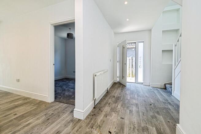 6 bed Detached for sale Image 9