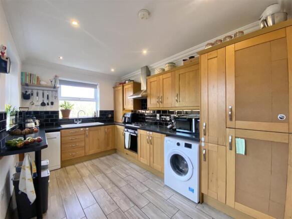 3 bed Semi-Detached for sale Image 5