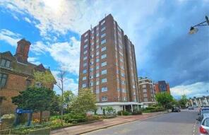 77, St Clements Court East, Broadway West, Leigh-on-sea SS9 2BS