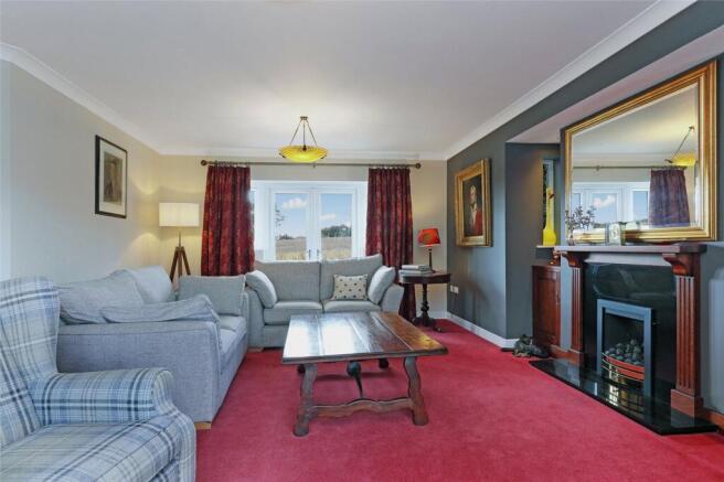 5 bed Detached for sale Image 4