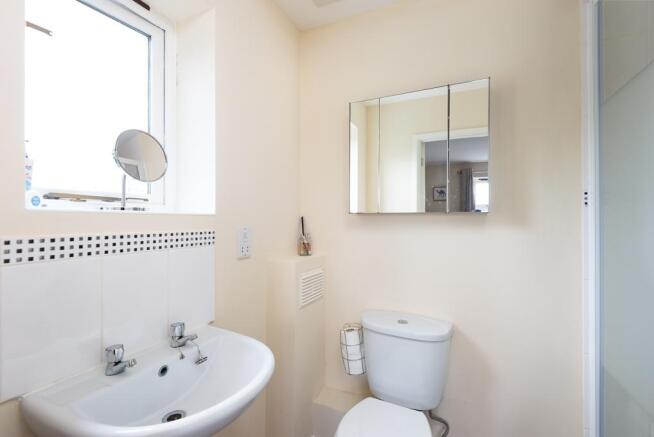 Ensuite to Bed 1