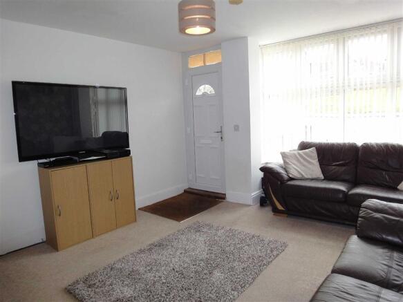 LOUNGE: