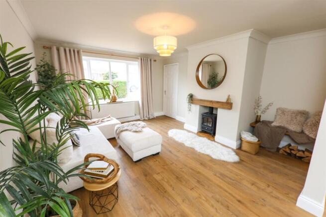 3 bed Semi-Detached for sale Image 4