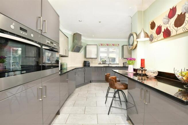 Kitchen/Breakfast Area