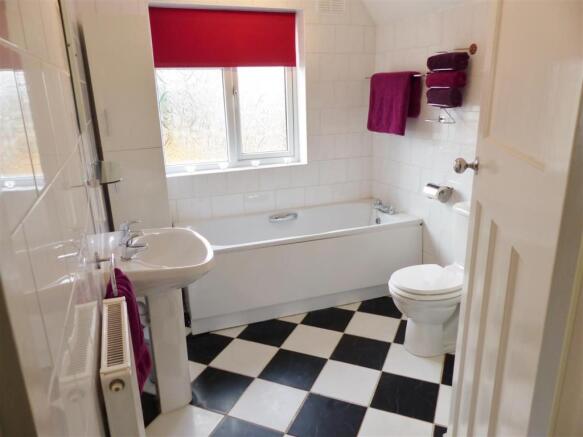 FAMILY BATHROOM