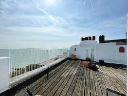 Third Floor Flat, 2a, The Leas, Westcliff-on-sea SS0 7ST