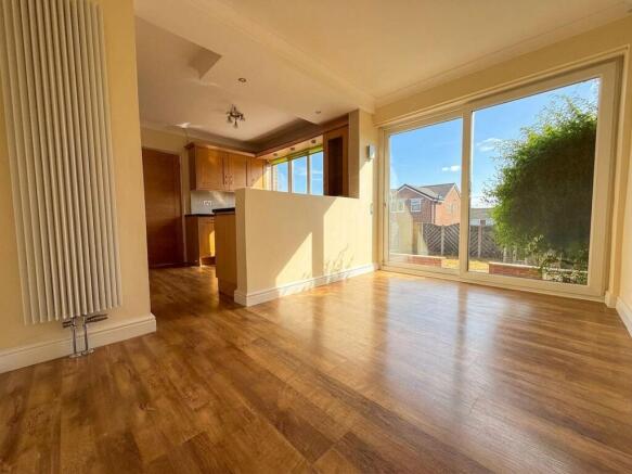 4 bed Semi-Detached for sale Image 8