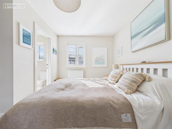 Bedroom 1 (3).jpg