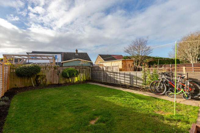 2 bed Semi-Detached to rent Image 8