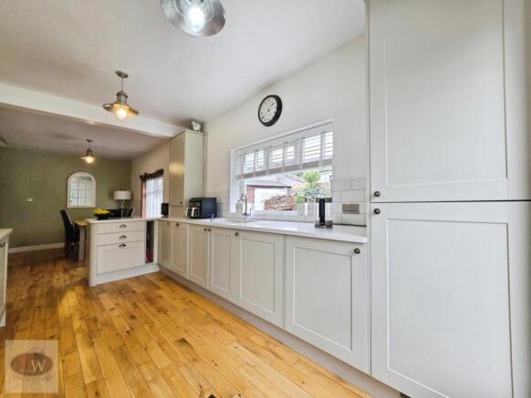 4 bed Detached for sale Image 10