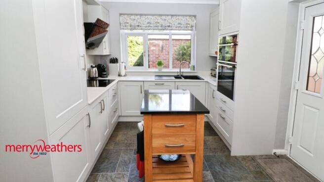 4 bed Detached for sale Image 5