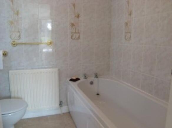 2 bed Apartment to rent Image 8