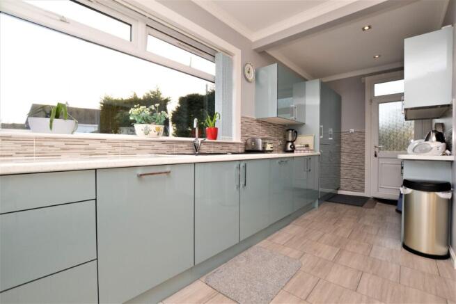 23 Shawfield Avenue, Alloway, KA7 4RE photo 4