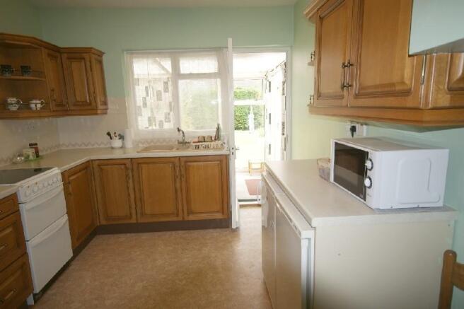 KITCHEN/DINING ROOM