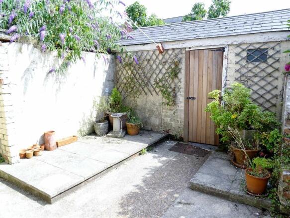 COURTYARD GARDEN: