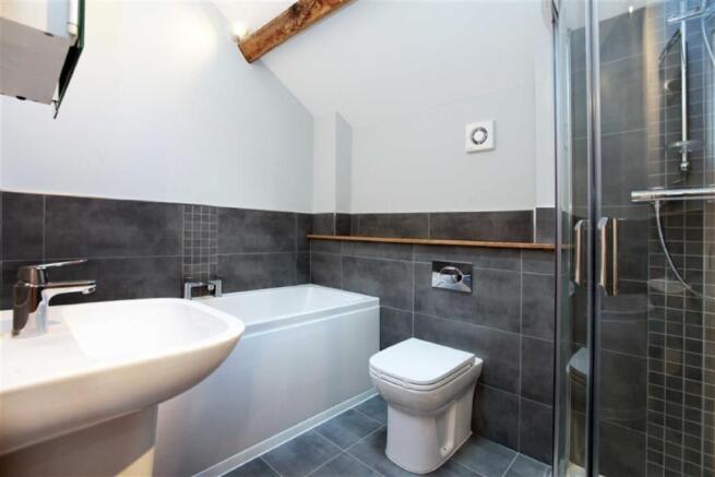 EN-SUITE BATHROOM
