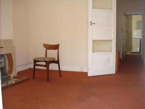 FRONT LOUNGE