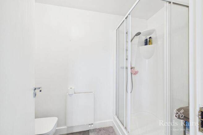 4 bed House for sale Image 10
