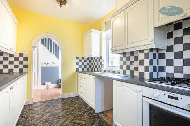 Doe Royd Crescent, Sheffield, S5 photo 4