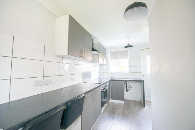2 bed Semi-Detached to rent Image 5