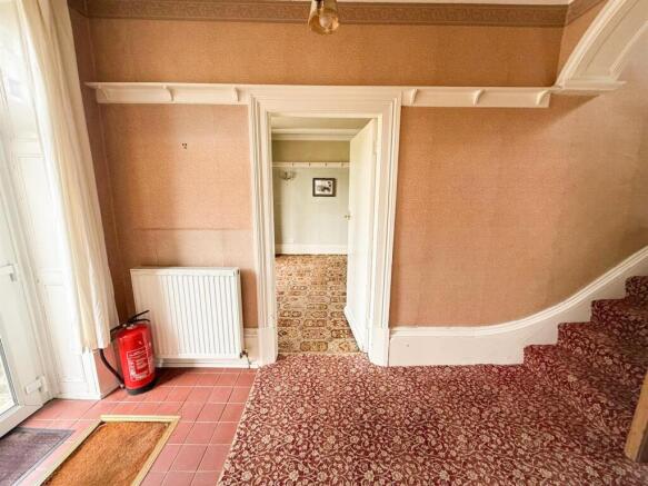 6 bed Semi-Detached for sale Image 6