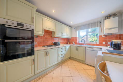 St James Close, New Malden, Surrey, KT3
