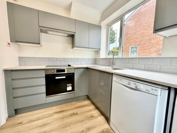3 bed Semi-Detached to rent Image 9