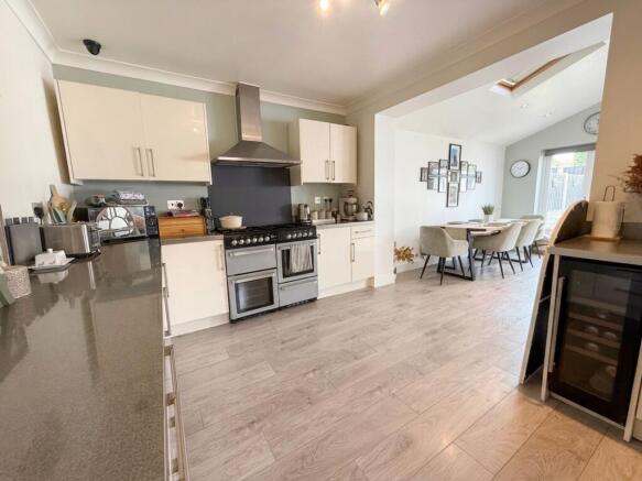3 bed Semi-Detached for sale Image 5
