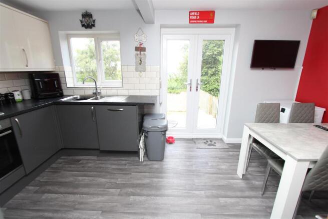 3 bed Semi-Detached for sale Image 8