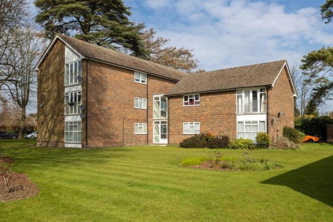 flat-courtlands-crescent-banstead-202.jpg