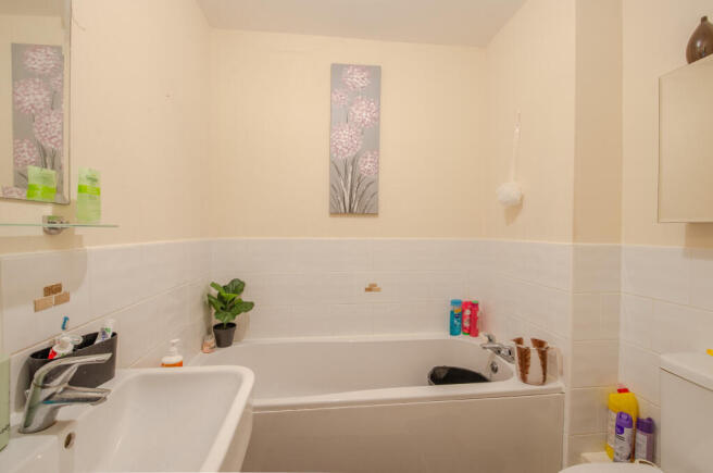 2 bed Apartment for sale Image 11
