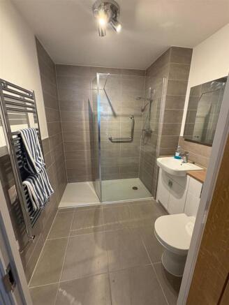 9. Bathroom.jpg