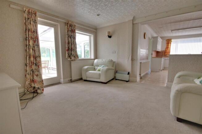 4 bed Detached Bungalow for sale Image 7
