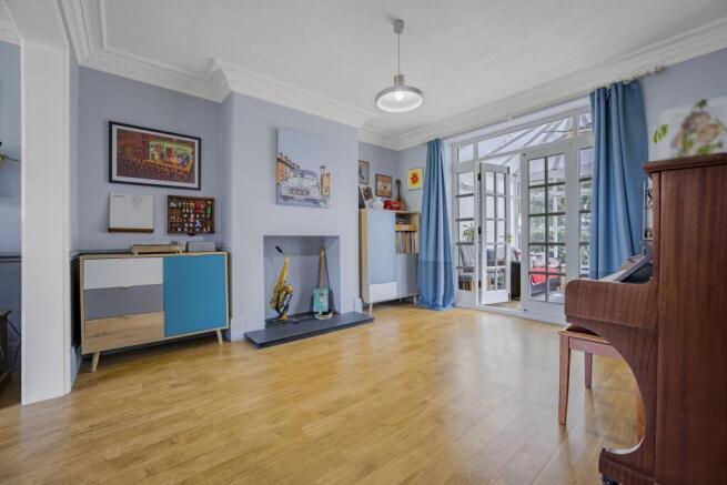 5 bed Semi-Detached for sale Image 6