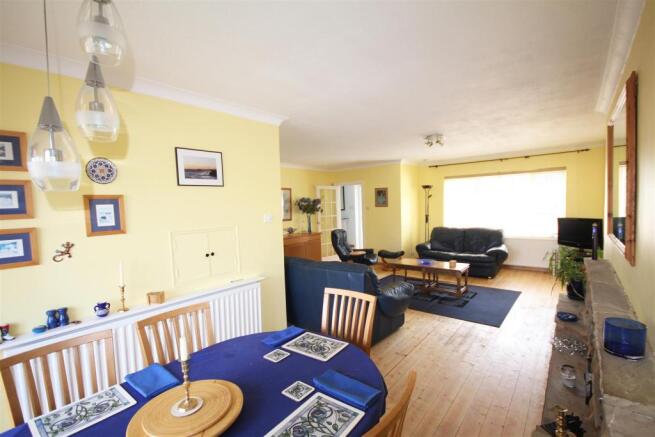 Lounge/dining room