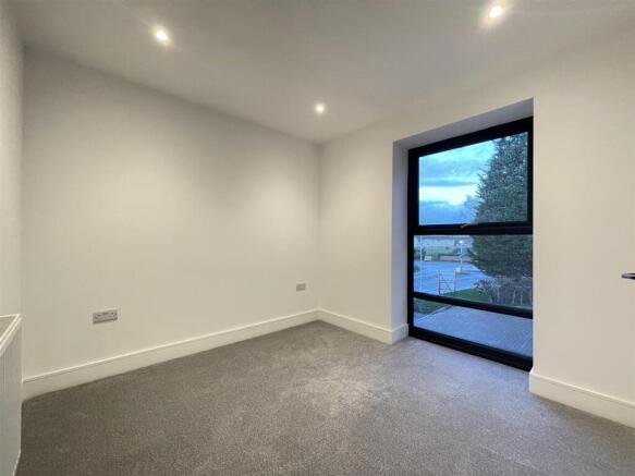 2 bed Flat for sale Image 5