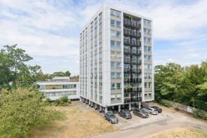 24, Wellington Close, Walton-on-thames KT12 1AZ