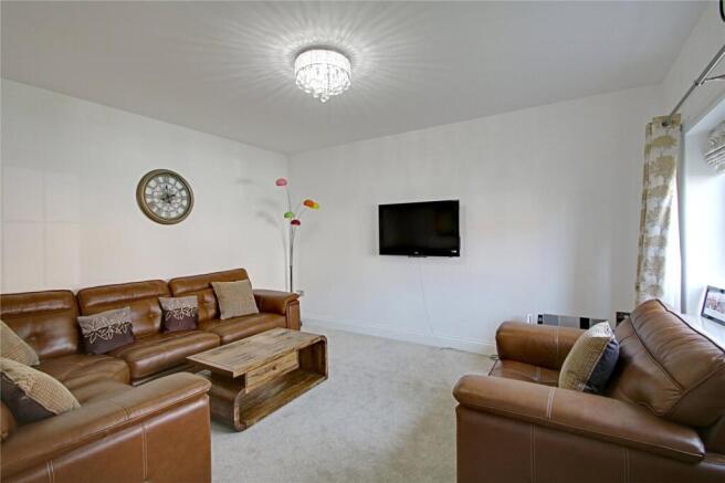 5 bed Detached for sale Image 4