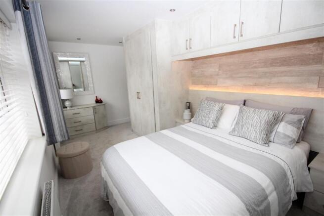 bed 4.jpg