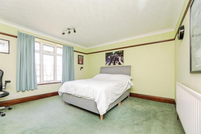4 bed Detached for sale Image 10
