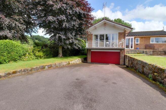 Driveway/Front Elevation